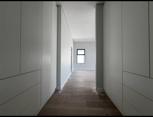 5 BEDROOM HOUSE FOR SALE IN SANDOWN